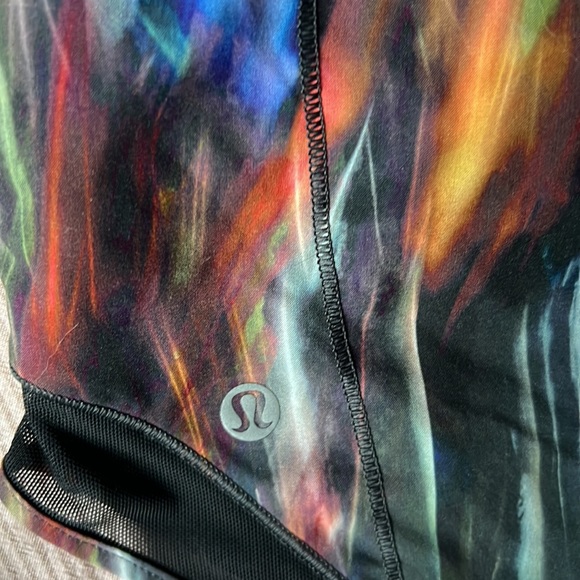 Size 2 lulu lemon hotty hot shorts inseam 4” - Picture 2 of 2